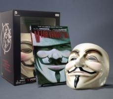 Moore, Alan - V For Vendetta Book and Mask Set